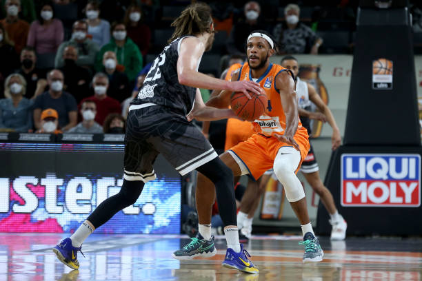 更是在为拉 更是在为拉